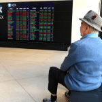 SKN | מדד ASX 200 ננעל ביציבות כאשר מניות אוסטרליה מפגינות חוסן למרות השתתפות נמוכה